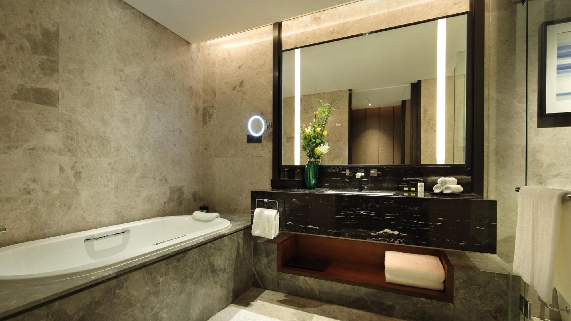 Intercontinental Hongqiao Necc By Ihg 5*